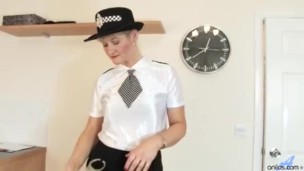 Old amateur mom dildo experience