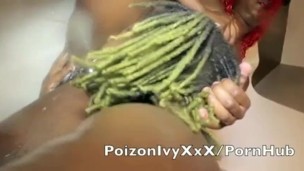 Poizon Ivy and Cassidy Cash get Hot n wet