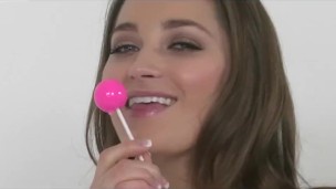 Stunning brunette Dani Daniels inserts objects into her puss