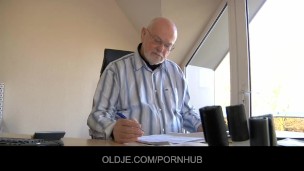 Young Marylin is evaluated by her Old boss