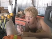 Making the worker explode - Screenshot 10 of 16 - Blow Job