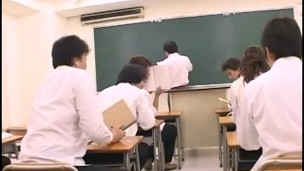 Japanese got her pussy played with dirty fingers