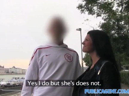 Brunetka z PublicAgent se v hotelu vyspí s cizincem