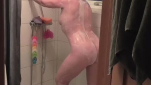 MILF MASTURBATION IN SHOWER