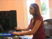 Jeri Lynn sexy gamer girl masturbates with computer mouse 3/16