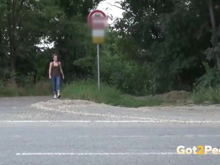 Got2Pee: kompilace žen při močení venku