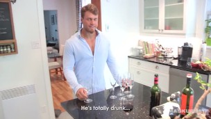 Maskurbate Brad And His Pefect Muscles Masturbating in Kitchen