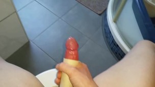 Masturbation Quickie Cumshot + Slow-Motion