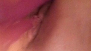 MILF se masturbando e gozando