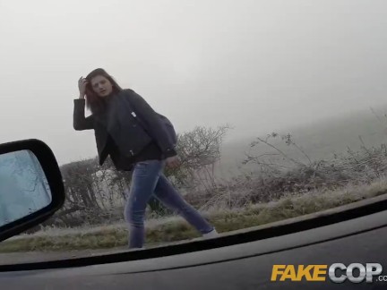 Falešná policistka skončí v akci s agentem