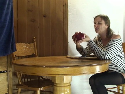 MILF gets a facial after DIY vid in the kitchen - Erin Electra