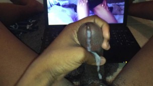 Me masturbating to Mia Khalifa's sexy ass