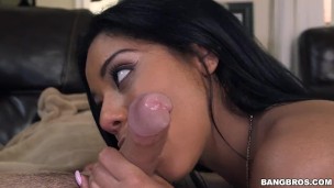 Petite Amateur Gargles Cum