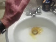 Yellow Fun - Screenshot 15 of 16 - Peeing