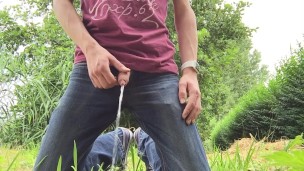 becaus you guys love to see me taking a piss