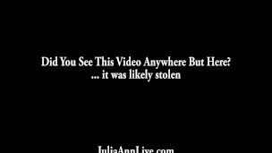 Milf Julia Ann plays with Siri's Big Booty!