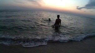 Sexo Molhado. Ao ar livre. Marta fode romanticamente