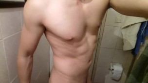 HOTTEST GUY ON EARTH JERKS OFF PT2