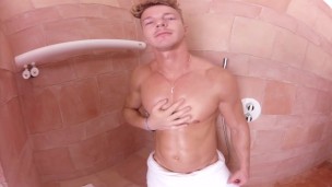 VirtualRealGay - Cold shower