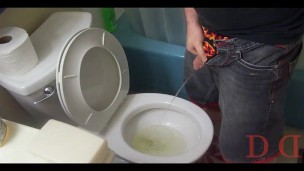 Thedudewhosadude takse a leak