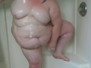 Cinni showers and twerks 13/16