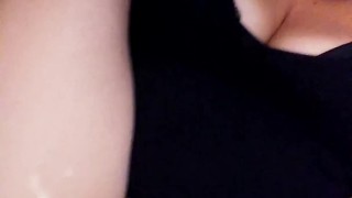 I love playing with my pussy!!