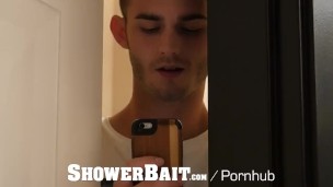 ShowerBait - Vincent James Seduces & Fucks Zak Bishop