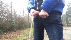 yes I love to take a piss in public