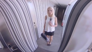 VirtualRealPorn-Doorstep Seller