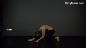 FlexyTeens - Zina shows flexible nude body