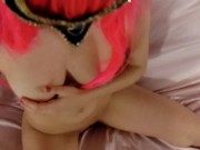 Jenny gioca con la sua dolce fichetta. ;) 11/16