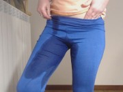 Pee / wetting in blu yoga pants
