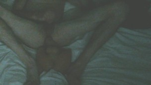 Sentando num consolo