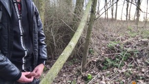 spread my dirty piss in public place