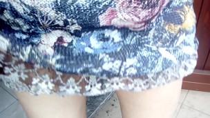 No panties: hairy pussy pee outdoor