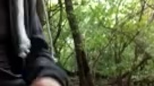 Masturbando e desenhando no parque público