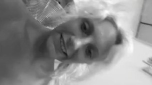 Slut plays with pussy at sunbed