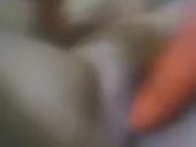 Rica cogida con la zanahoria