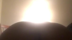 Bunda gorda cavalga vibrador