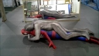 zentai croc joroba a su maniquí spiderman - RedTube