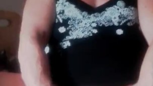 Muscle woman plays with her cream pie and giant clit nigandjucy