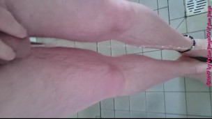 Füße anpissen ** Natursekt Fun **