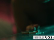 Tattooed MILF Jezebelle toys her pussy in a hotel room