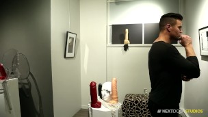Pretty White Bottom opens Ass for BBC