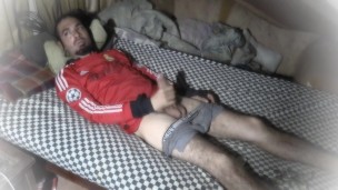 Chico se traga su propia esperma en un show de webcam