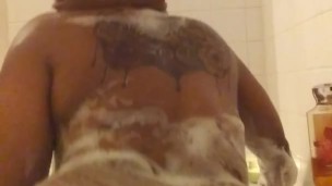 Sexy ass twerkin like amber rose in bubble bath