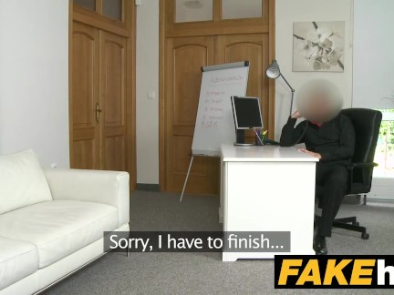 Fake Agent přefikne mladou modelku na castingu