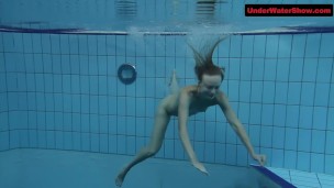 Bouncing booty in a underwater show