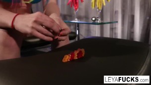 Leya Falcon shows puts candy inside her ass