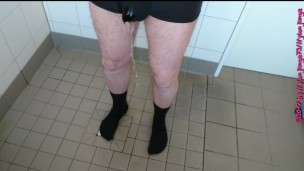 Nasse Unterhose ** Einpissen **